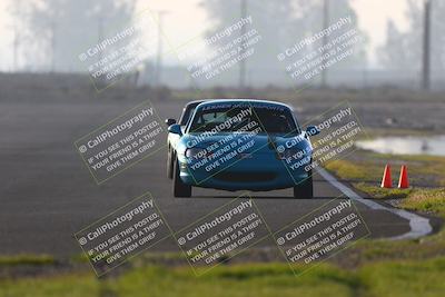 media/Jan-18-2026-CalClub SCCA (Sun) [[8bc6468723]]/Group 7 Race/Turn 1/